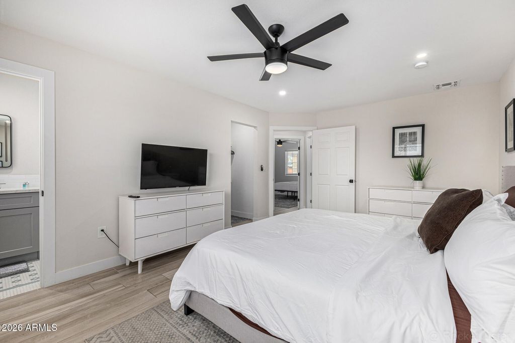 Image 16 of property listing at 10141 W PEBBLE BEACH Drive, Sun City, AZ 85351