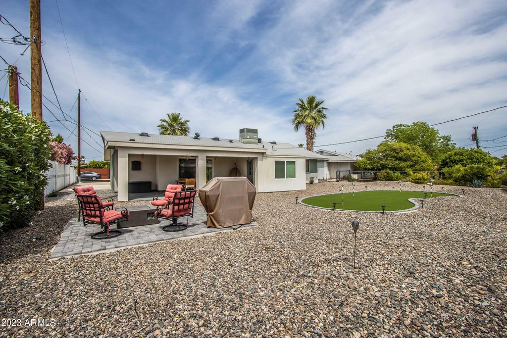 Image 3 of property listing at 10141 W PEBBLE BEACH Drive, Sun City, AZ 85351