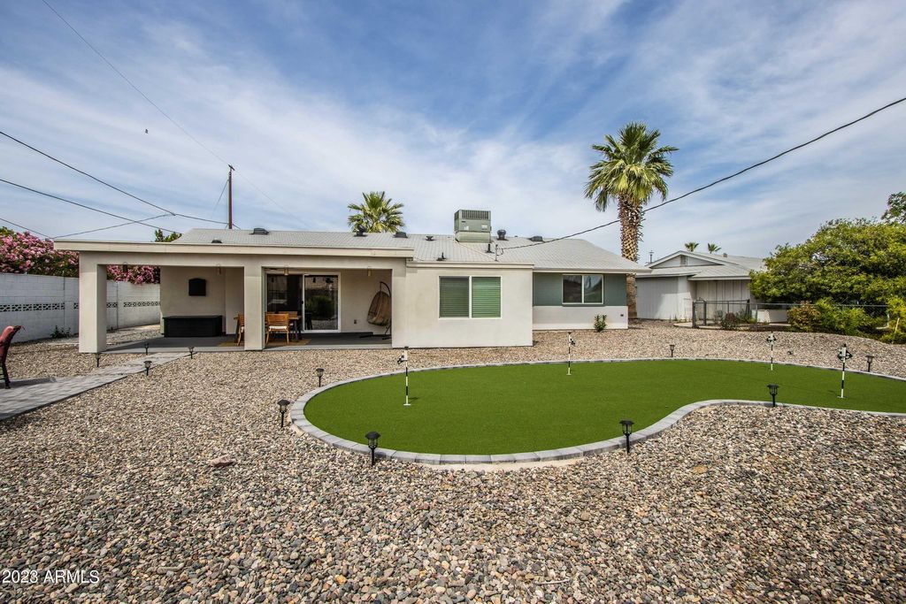 Image 4 of property listing at 10141 W PEBBLE BEACH Drive, Sun City, AZ 85351