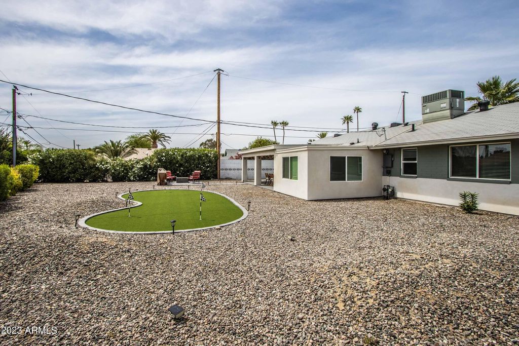 Image 5 of property listing at 10141 W PEBBLE BEACH Drive, Sun City, AZ 85351