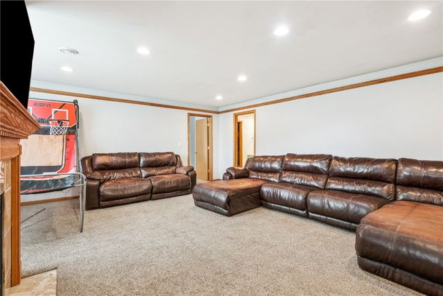 2200 50th St, Marion, IA 52302