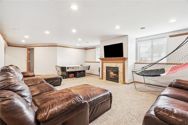 2200 50th St, Marion, IA 52302