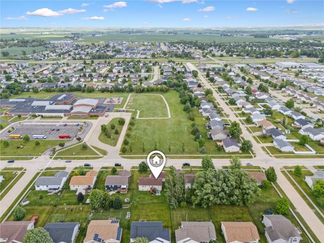 2200 50th St, Marion, IA 52302