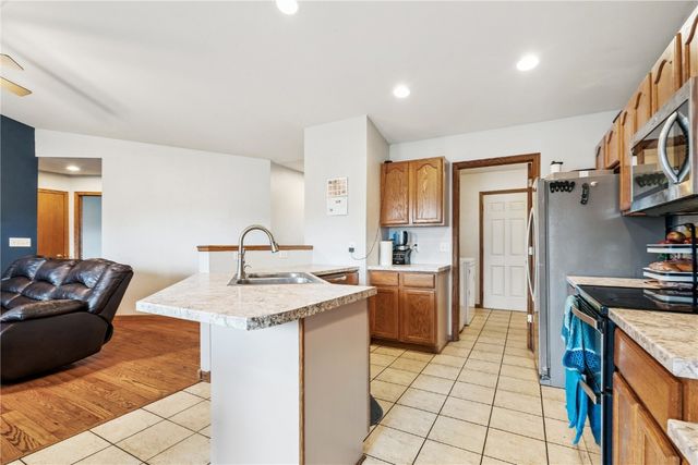 2200 50th St, Marion, IA 52302