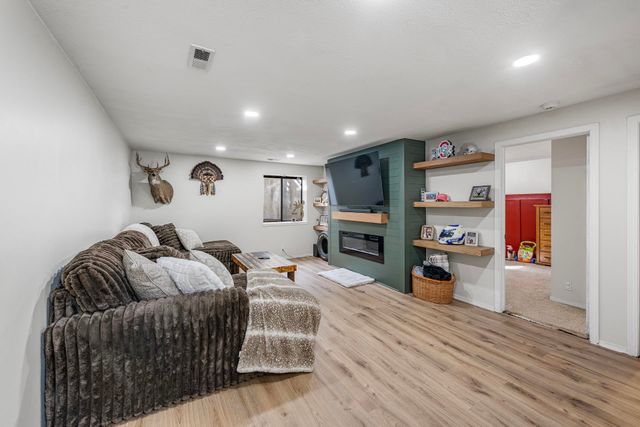 2506 N Amarado St, Wichita, KS 67205