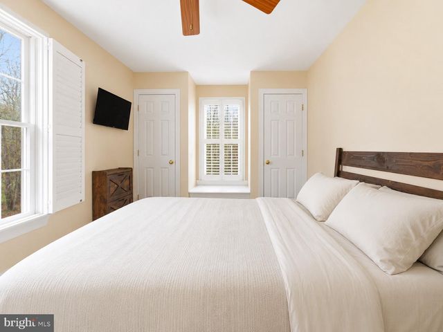 3608 N RED OAK LN, Delaplane, VA 20144