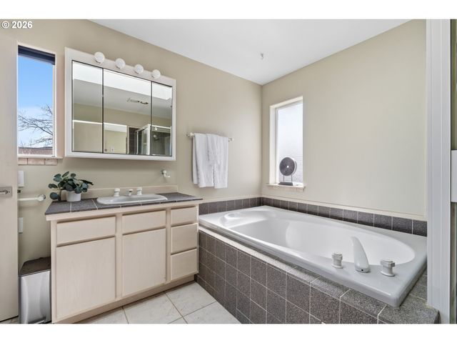 1222 LINCOLN St, Hood River, OR 97031