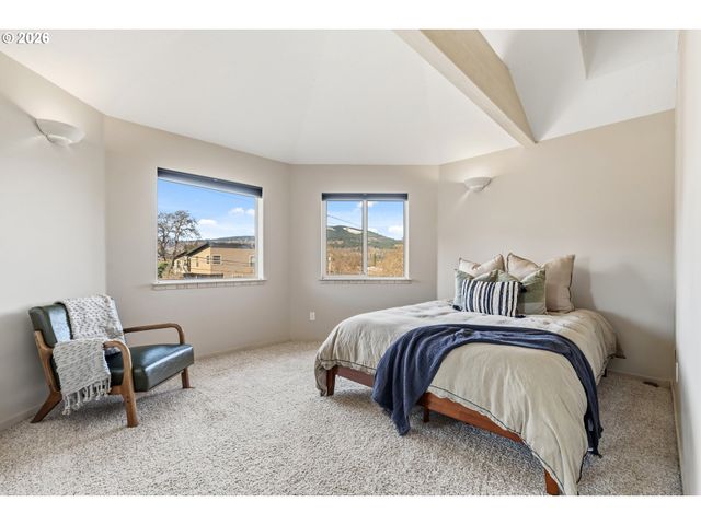 1222 LINCOLN St, Hood River, OR 97031