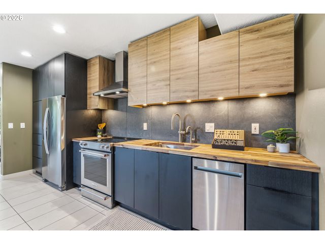 1222 LINCOLN St, Hood River, OR 97031