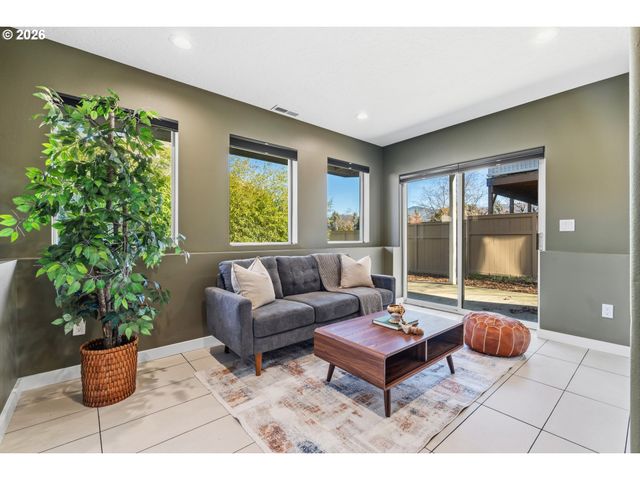 1222 LINCOLN St, Hood River, OR 97031