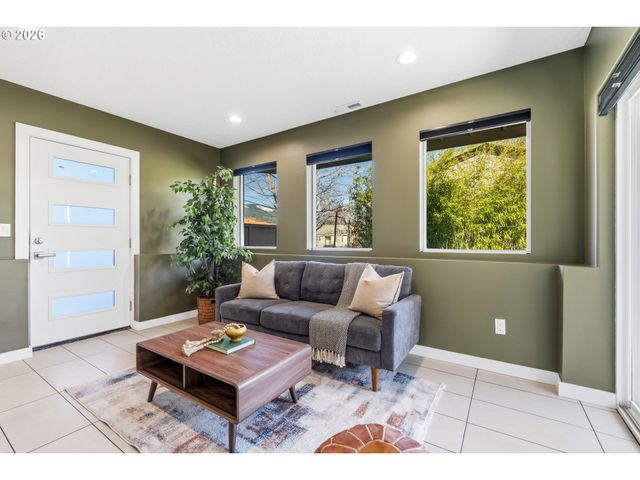 1222 LINCOLN St, Hood River, OR 97031