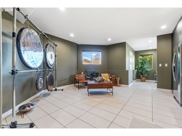 1222 LINCOLN St, Hood River, OR 97031