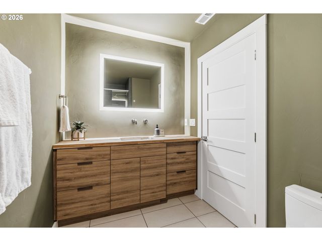 1222 LINCOLN St, Hood River, OR 97031