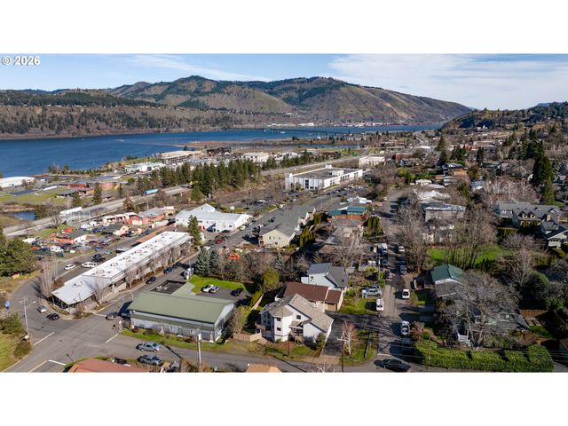 1222 LINCOLN St, Hood River, OR 97031