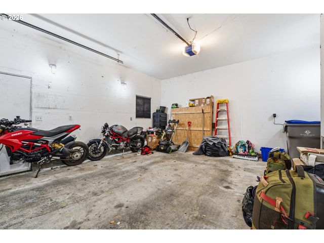 1222 LINCOLN St, Hood River, OR 97031