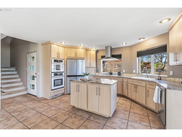 1222 LINCOLN St, Hood River, OR 97031