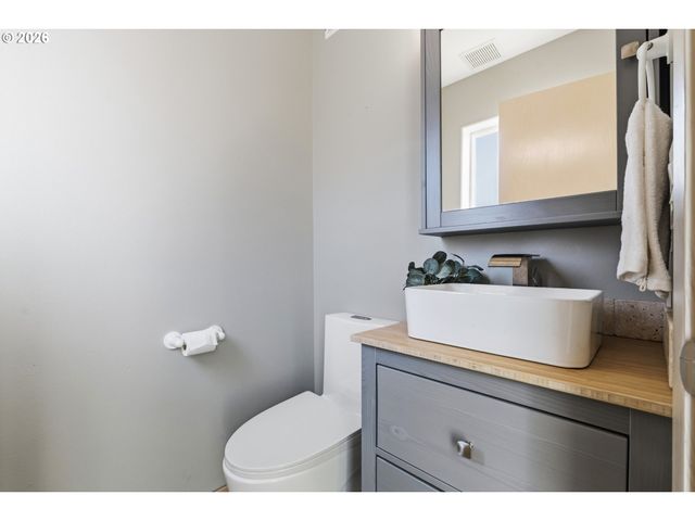 1222 LINCOLN St, Hood River, OR 97031