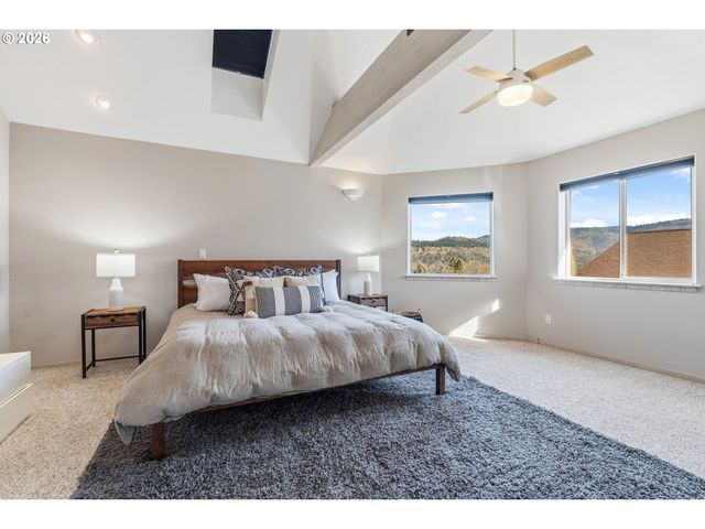 1222 LINCOLN St, Hood River, OR 97031