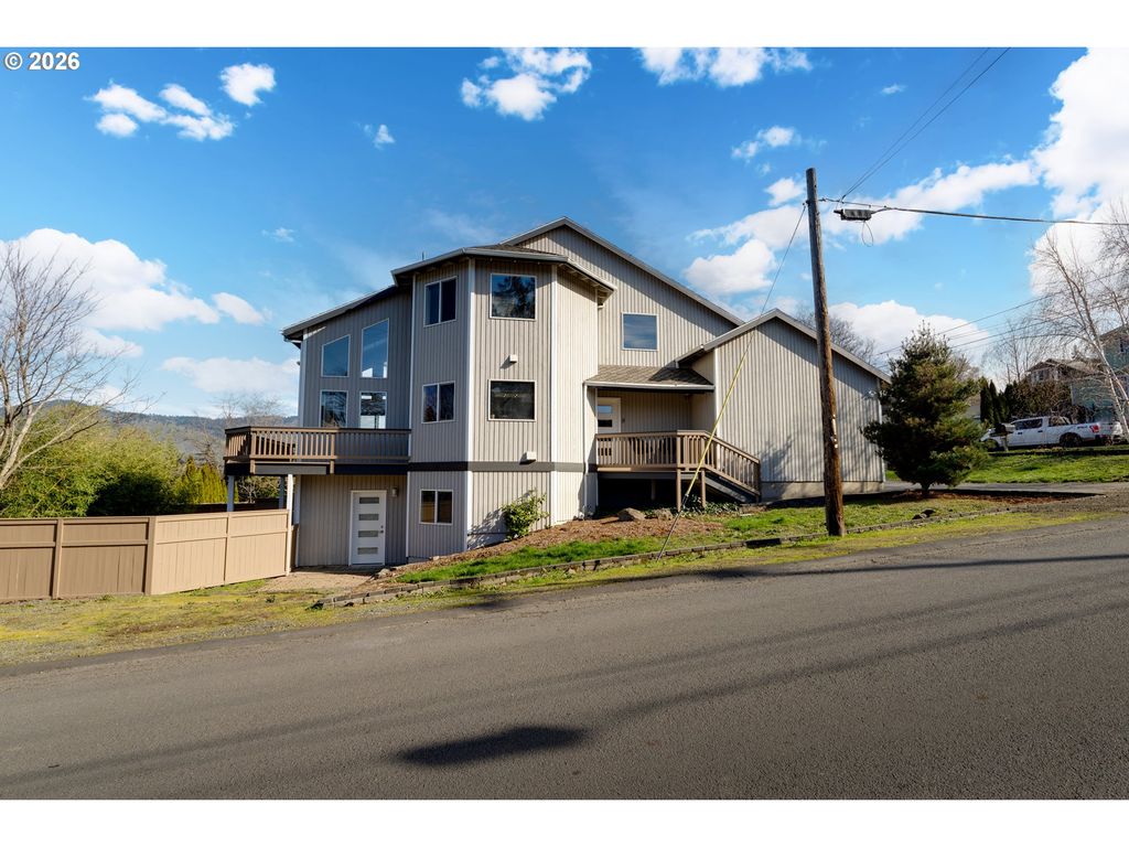 1222 LINCOLN St, Hood River, OR 97031