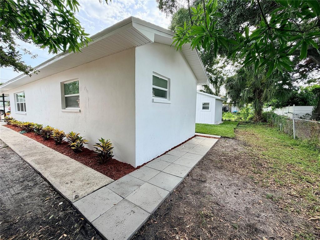 Image 11 of property listing at 3117 W LEROY STREET, Tampa, FL 33607