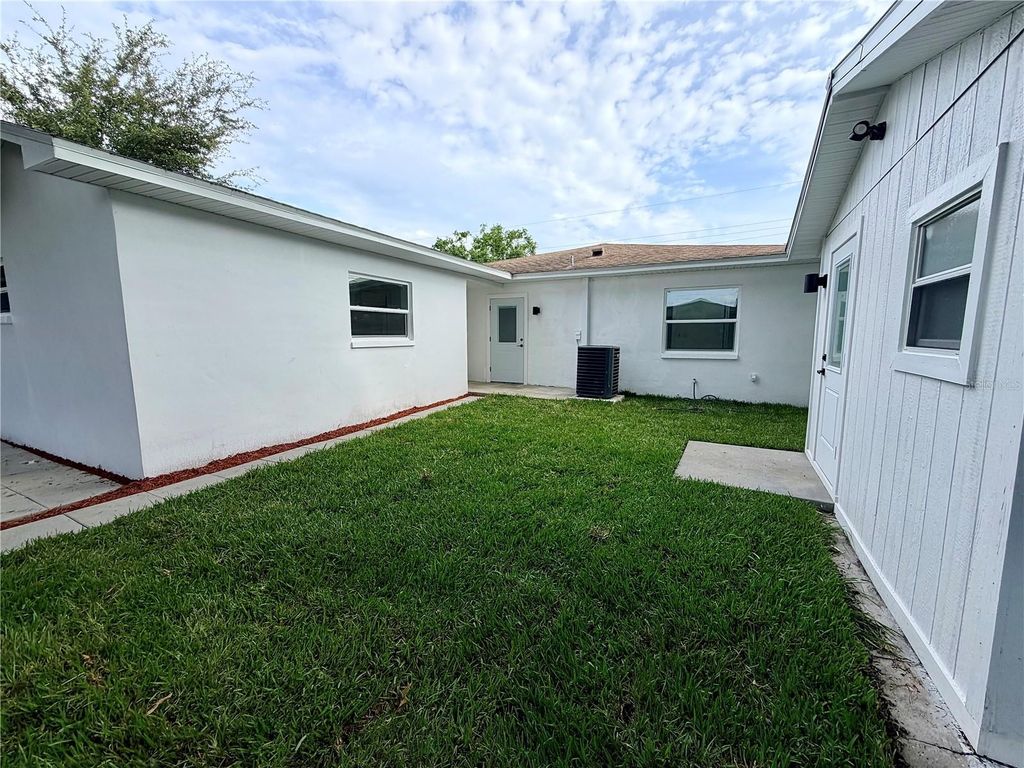Image 12 of property listing at 3117 W LEROY STREET, Tampa, FL 33607