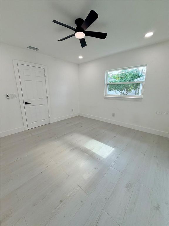 Image 13 of property listing at 3117 W LEROY STREET, Tampa, FL 33607