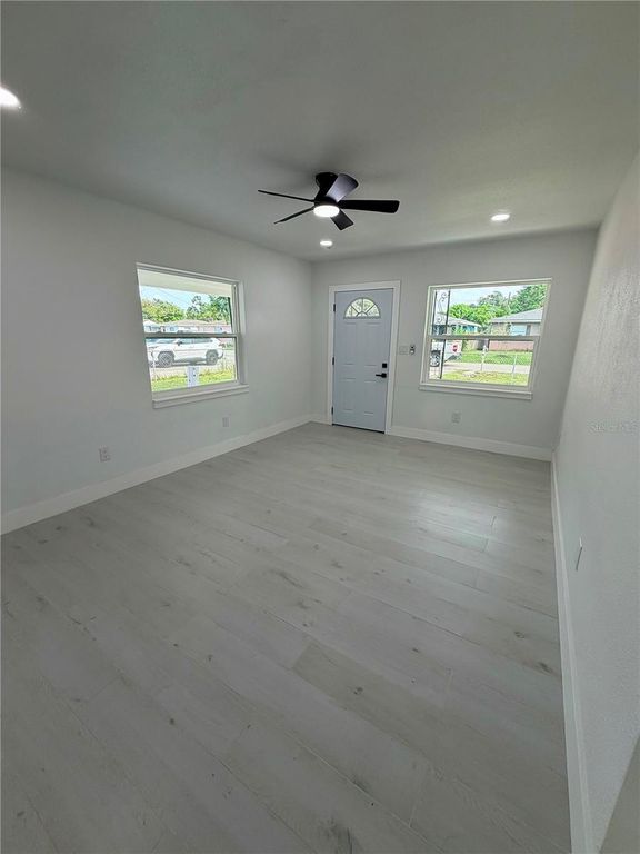Image 14 of property listing at 3117 W LEROY STREET, Tampa, FL 33607