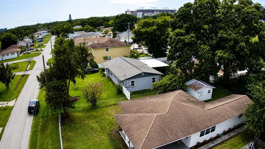 Image 3 of property listing at 3117 W LEROY STREET, Tampa, FL 33607