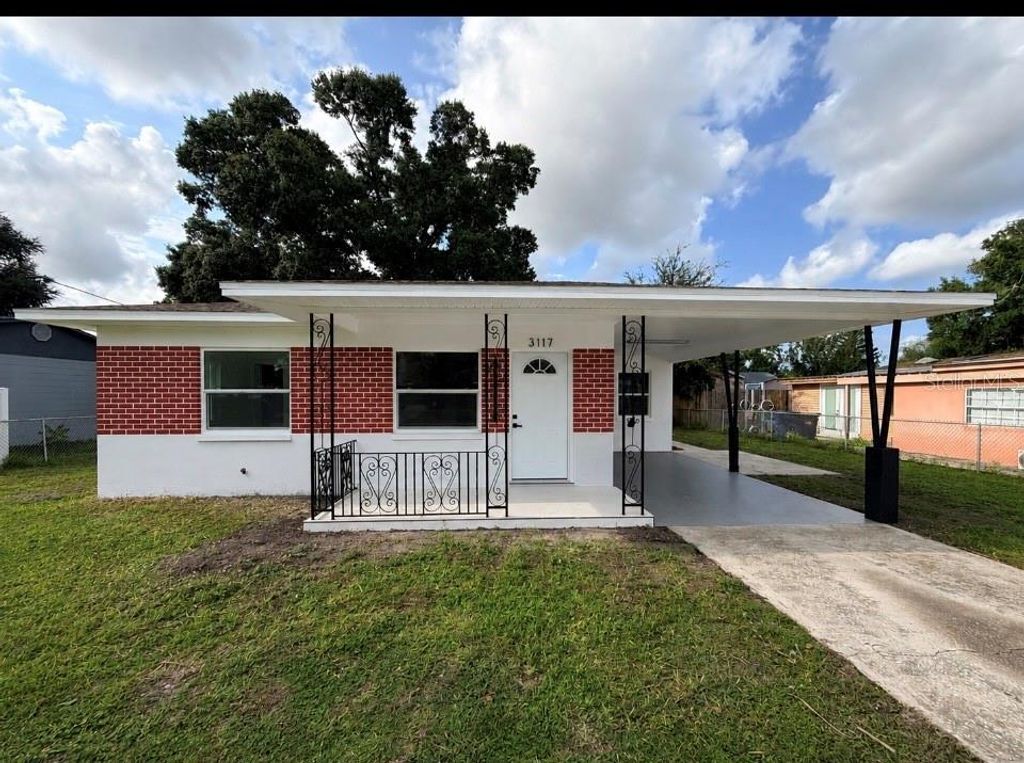 Image 4 of property listing at 3117 W LEROY STREET, Tampa, FL 33607