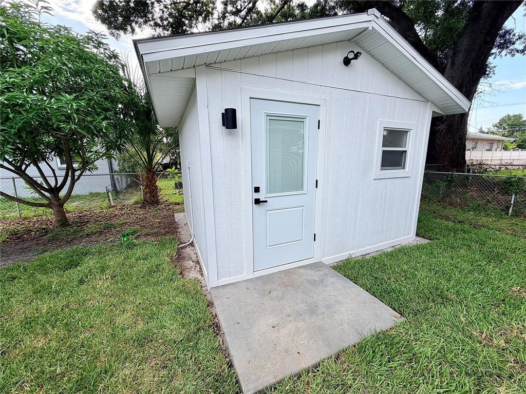 Image 43 of property listing at 3117 W LEROY STREET, Tampa, FL 33607