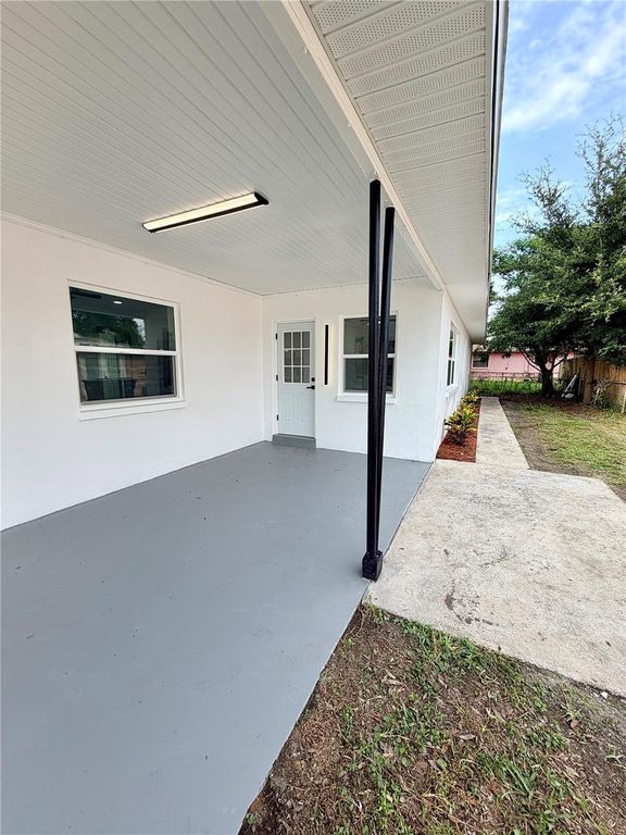 Image 8 of property listing at 3117 W LEROY STREET, Tampa, FL 33607