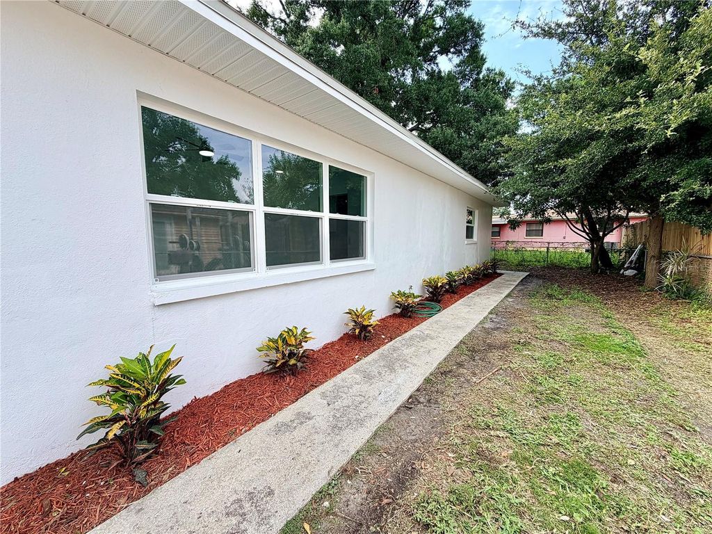 Image 9 of property listing at 3117 W LEROY STREET, Tampa, FL 33607