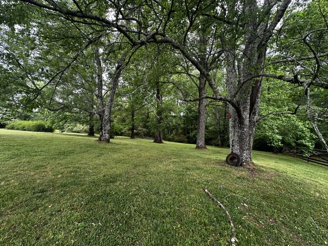 91 Lambs Ferry Rd, Loretto, TN 38469