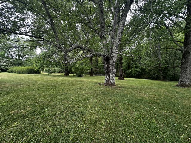 91 Lambs Ferry Rd, Loretto, TN 38469