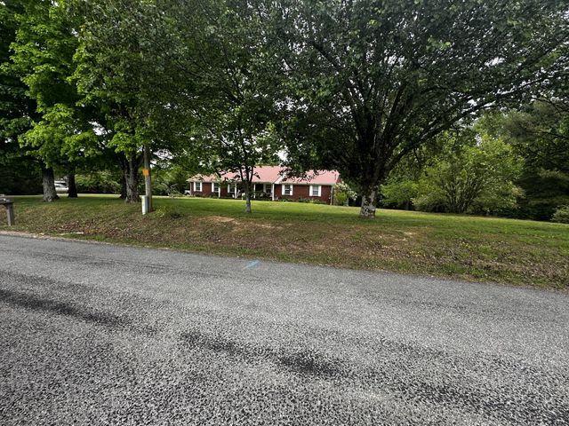 91 Lambs Ferry Rd, Loretto, TN 38469