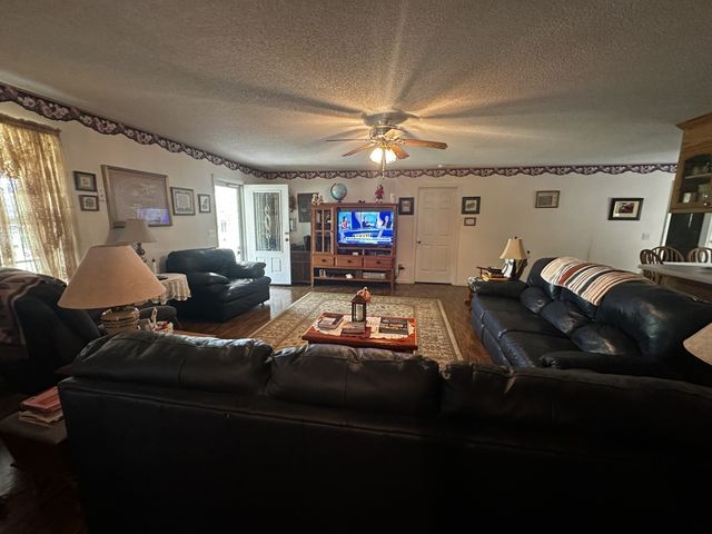 91 Lambs Ferry Rd, Loretto, TN 38469
