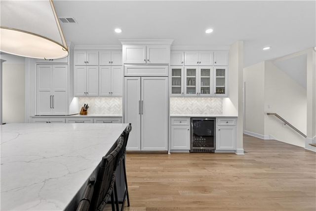 4122 W 73rd Terrace, Prairie Village, KS 66208