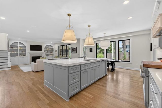 4122 W 73rd Terrace, Prairie Village, KS 66208