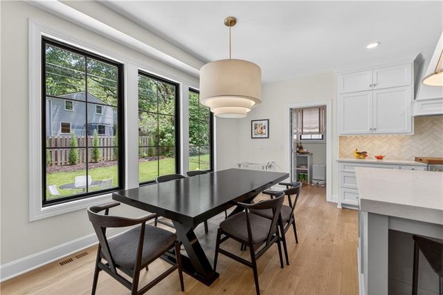 4122 W 73rd Terrace, Prairie Village, KS 66208