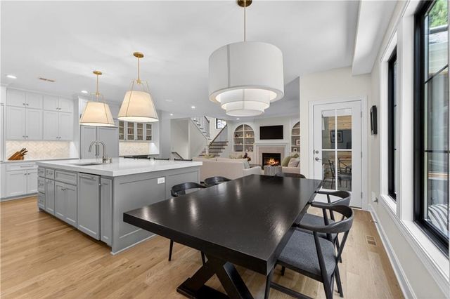 4122 W 73rd Terrace, Prairie Village, KS 66208
