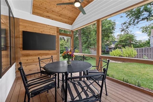 4122 W 73rd Terrace, Prairie Village, KS 66208