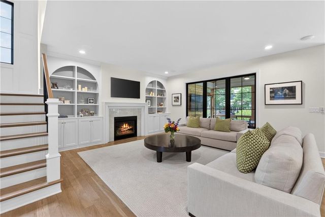 4122 W 73rd Terrace, Prairie Village, KS 66208