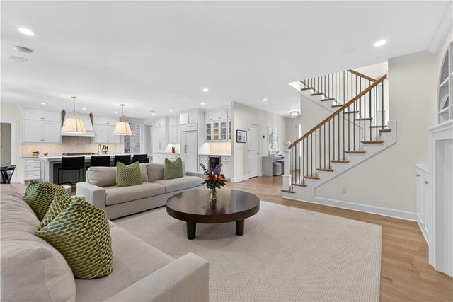 4122 W 73rd Terrace, Prairie Village, KS 66208