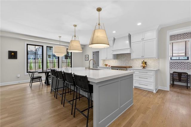 4122 W 73rd Terrace, Prairie Village, KS 66208