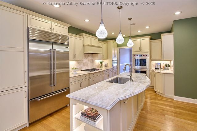 111 Graff Lane, Charleston, WV 25304