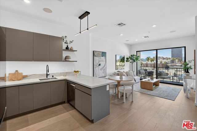 904 S New Hampshire Avenue PH-3, Los Angeles, CA 90006