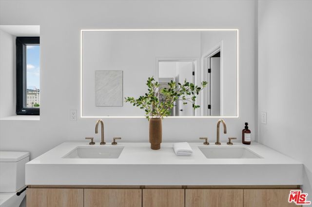 904 S New Hampshire Avenue PH-3, Los Angeles, CA 90006