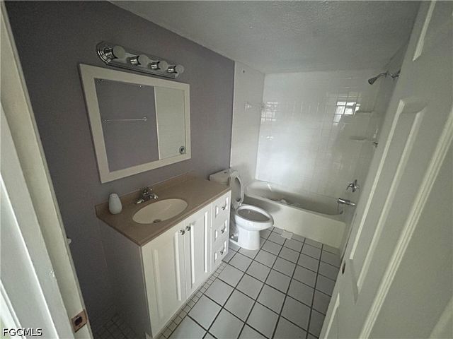 3706 Broadway 18, Fort Myers, FL 33901