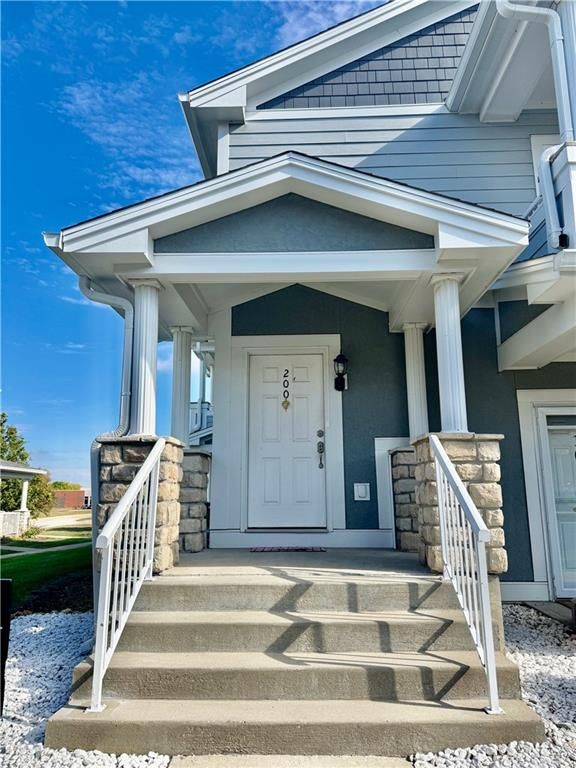 11741 S Roundtree Street 200, Olathe, KS 66061