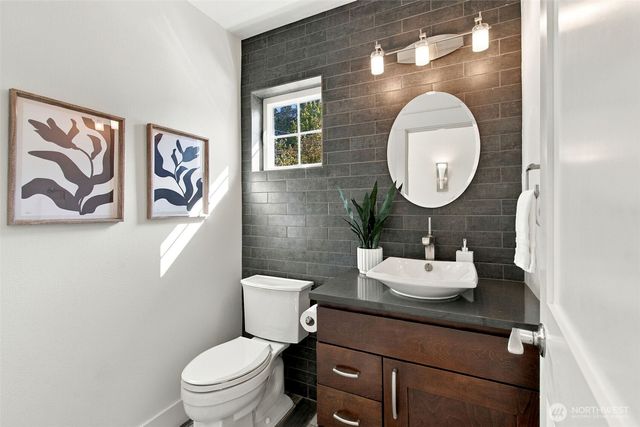 9620 NE 26th Street, Clyde Hill, WA 98004